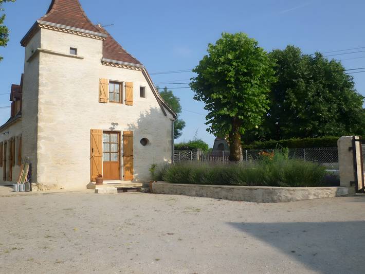 Gîte La Maison de Lompech : terrasse privée et jardin privatif à Caniac du Causse in Caniac-du-Causse, Quercy