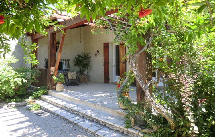 Location de vacances pour 9 personnes, avec jardin ainsi que terrasse et piscine à Vedène - 2