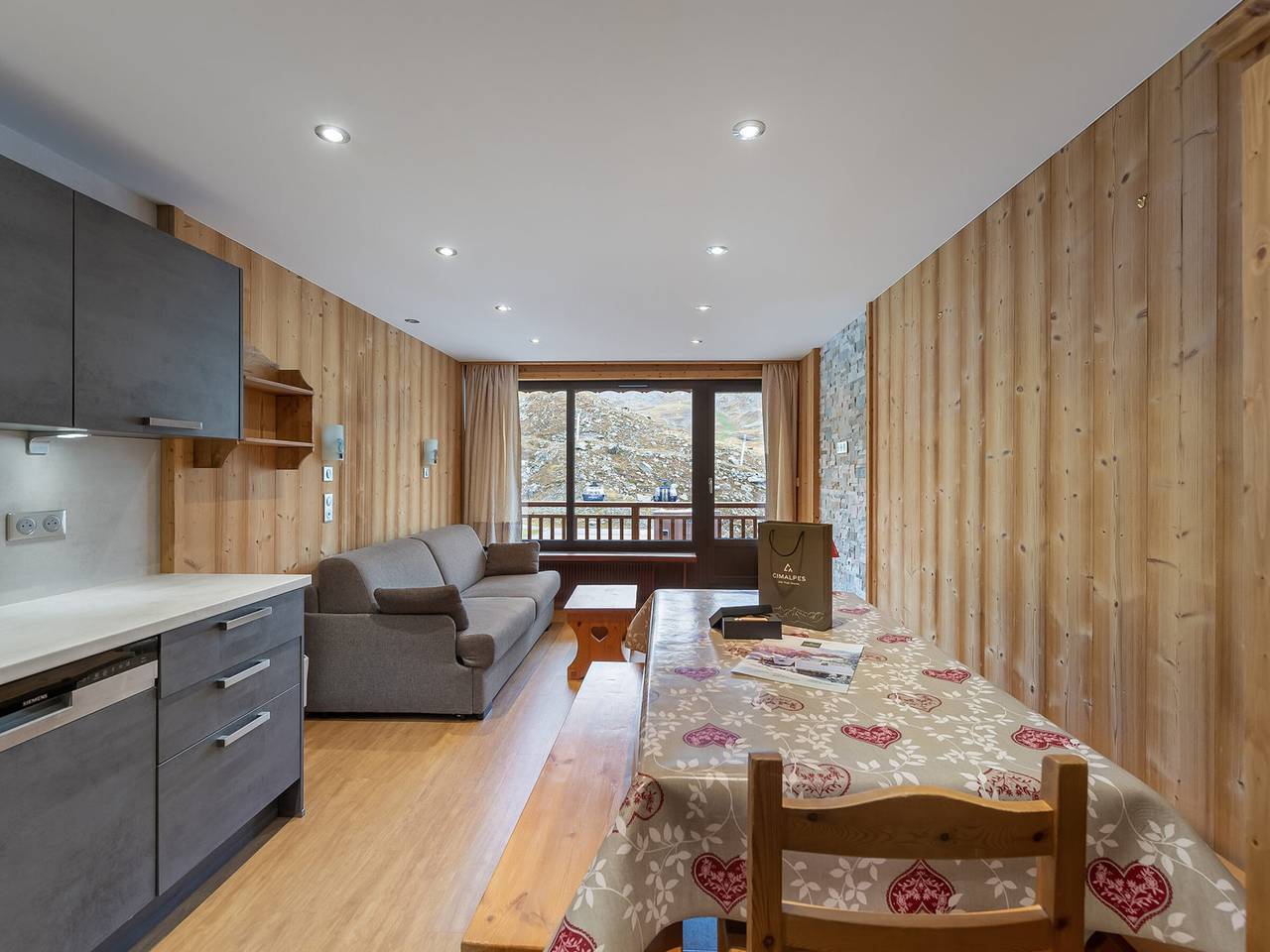 Appartamento intero, Charming apt for 6 near slopes with balcony and Wifi in Val Thorens, Le tre valli