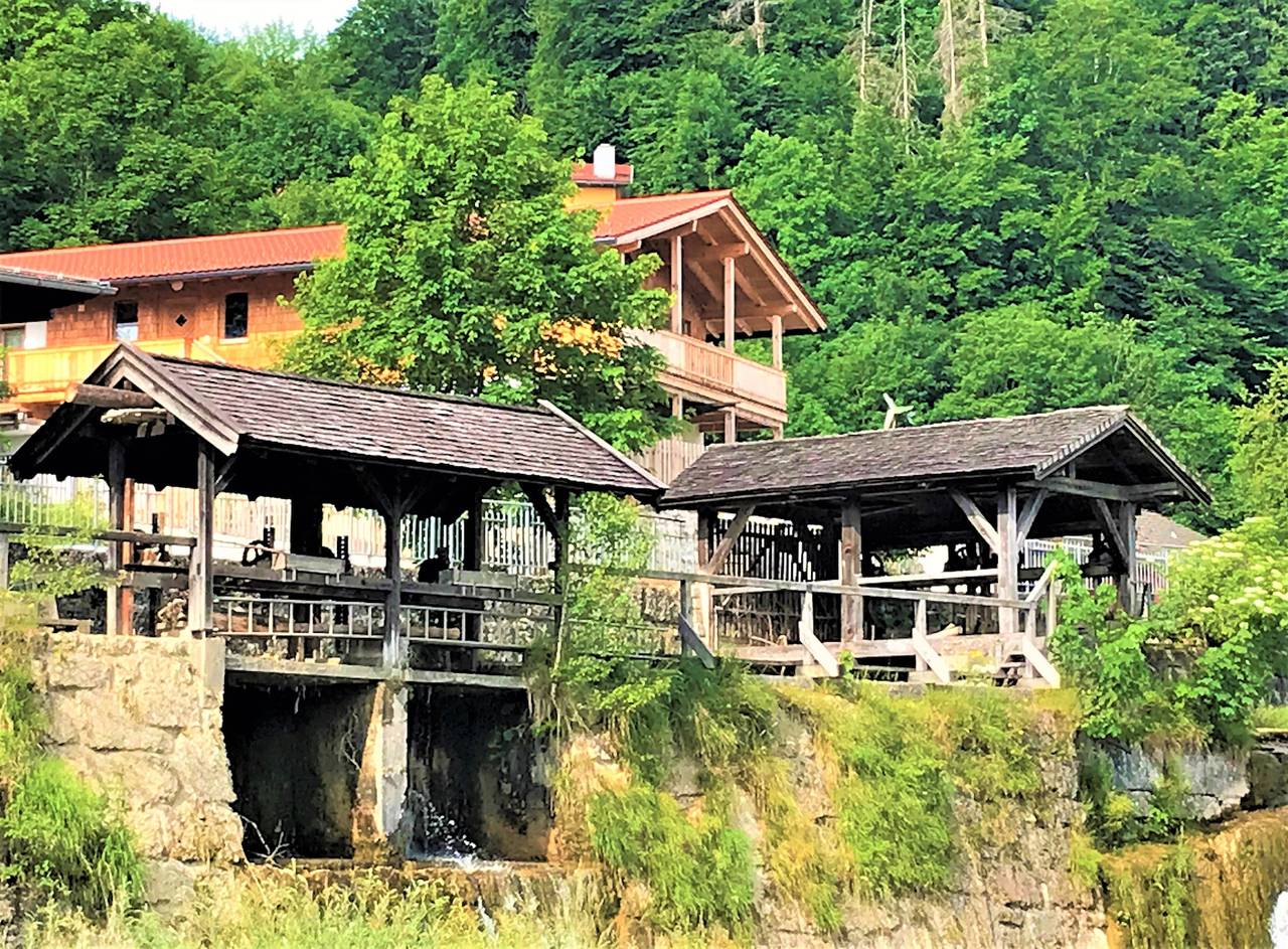 Ferienhaus Bachperle am Fuße des Wilden Kaisers - Fewo Bachperle mit Balkon im Alpenlandhaus zentral und gleichzeitig naturnah gelegen in Kiefersfelden, Bayerische Alpen
