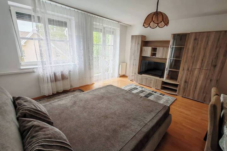 Ganze Wohnung, Quelle Apartment in der Innenstadt mit privatem Garten in Ketschkemet, Kecskeméti járás