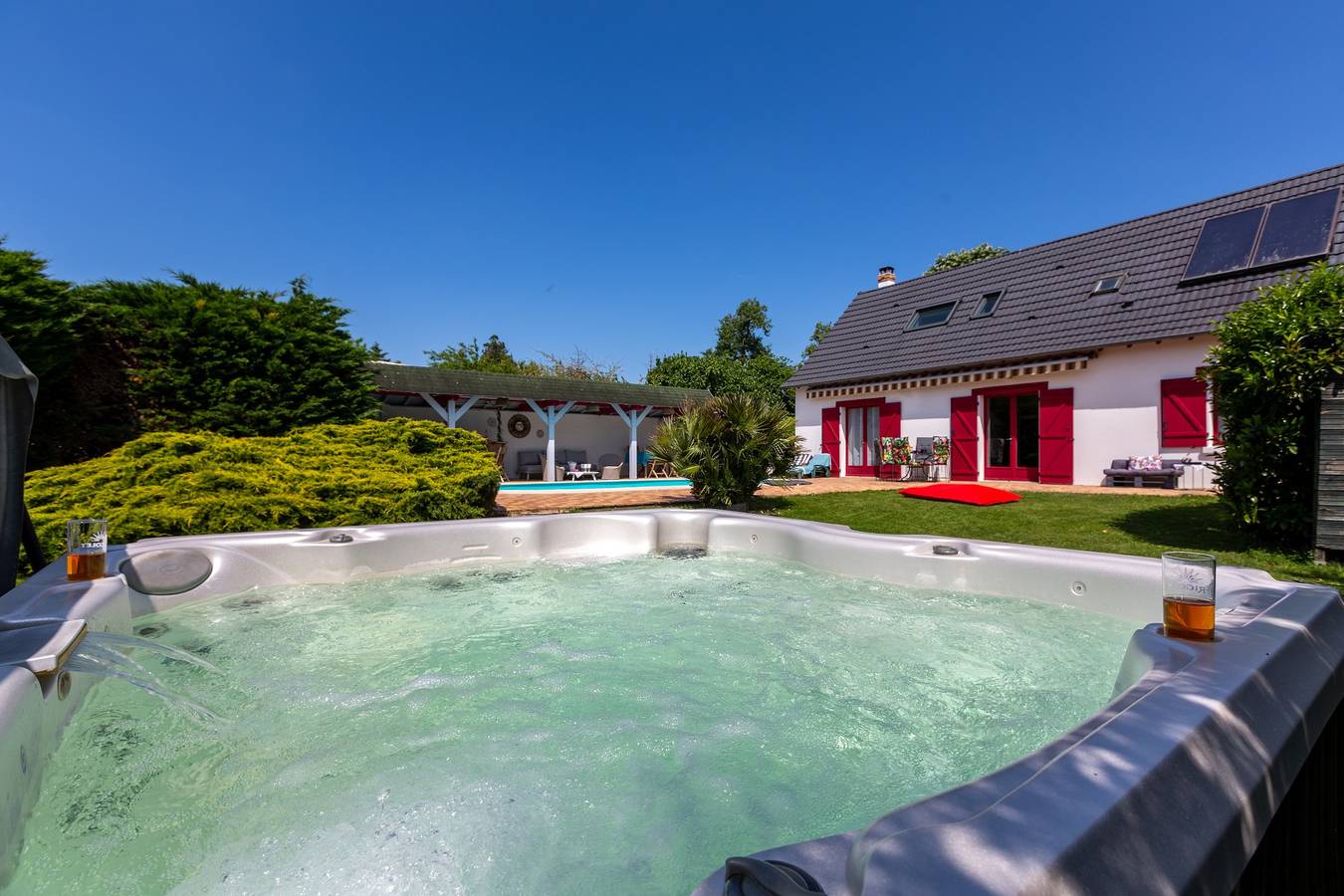 Villa Cosmique - Maison avec piscine et jacuzzi in Saint-Doulchard, Bourges region