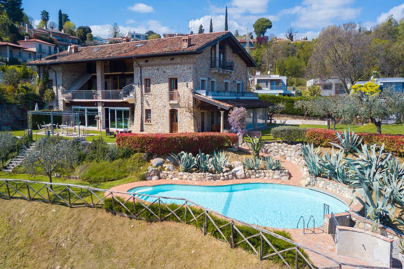 Ganze Wohnung, Agriturismo Apartment Vigilio heated pool and Ac in Padenghe sul Garda, Gardasee-Berge
