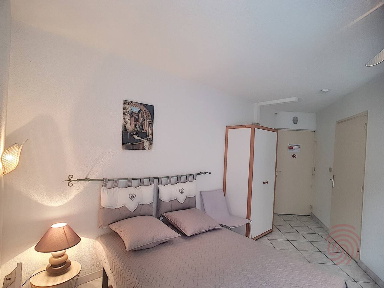 Studio entier, Studio rénové Lamalou, proche Thermes, balcon, animaux admis, parking gratuit, Wifi inclus in Lamalou-les-Bains, Région de Béziers