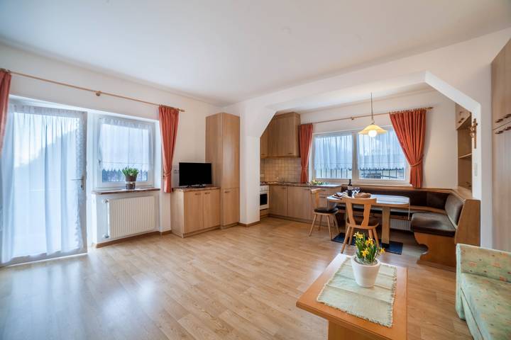 Ganze Wohnung, Ferienwohnung 'Residenz Pichler 6' mit Bergblick, Terrasse & Wlan in Stubaier Alpen, St. Leonhard in Passeier