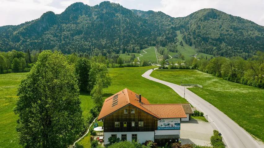 Hütte für 6 Personen, mit Balkon und Sauna sowie Pool und Garten in Lenggries