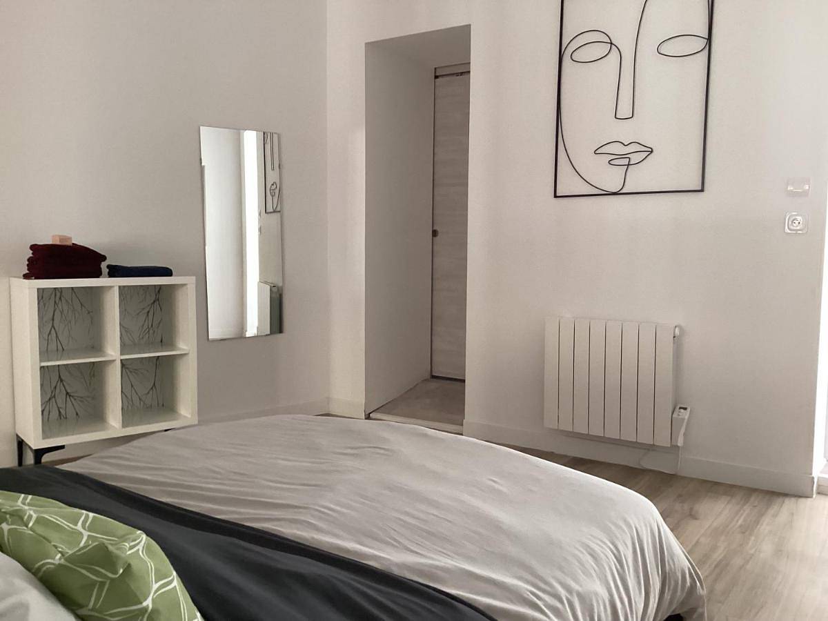 Appartement entier, A3 Bel appartement lumineux au Rdc in Évaux-les-Bains, Région d'Aubussargues