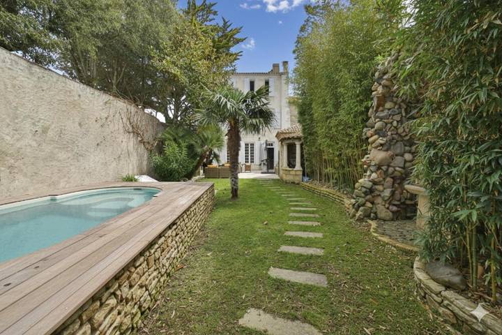 Location de vacances pour 10 personnes, avec piscine ainsi que terrasse et jardin, animaux acceptés dans Port De Saint Martin De Re - 4