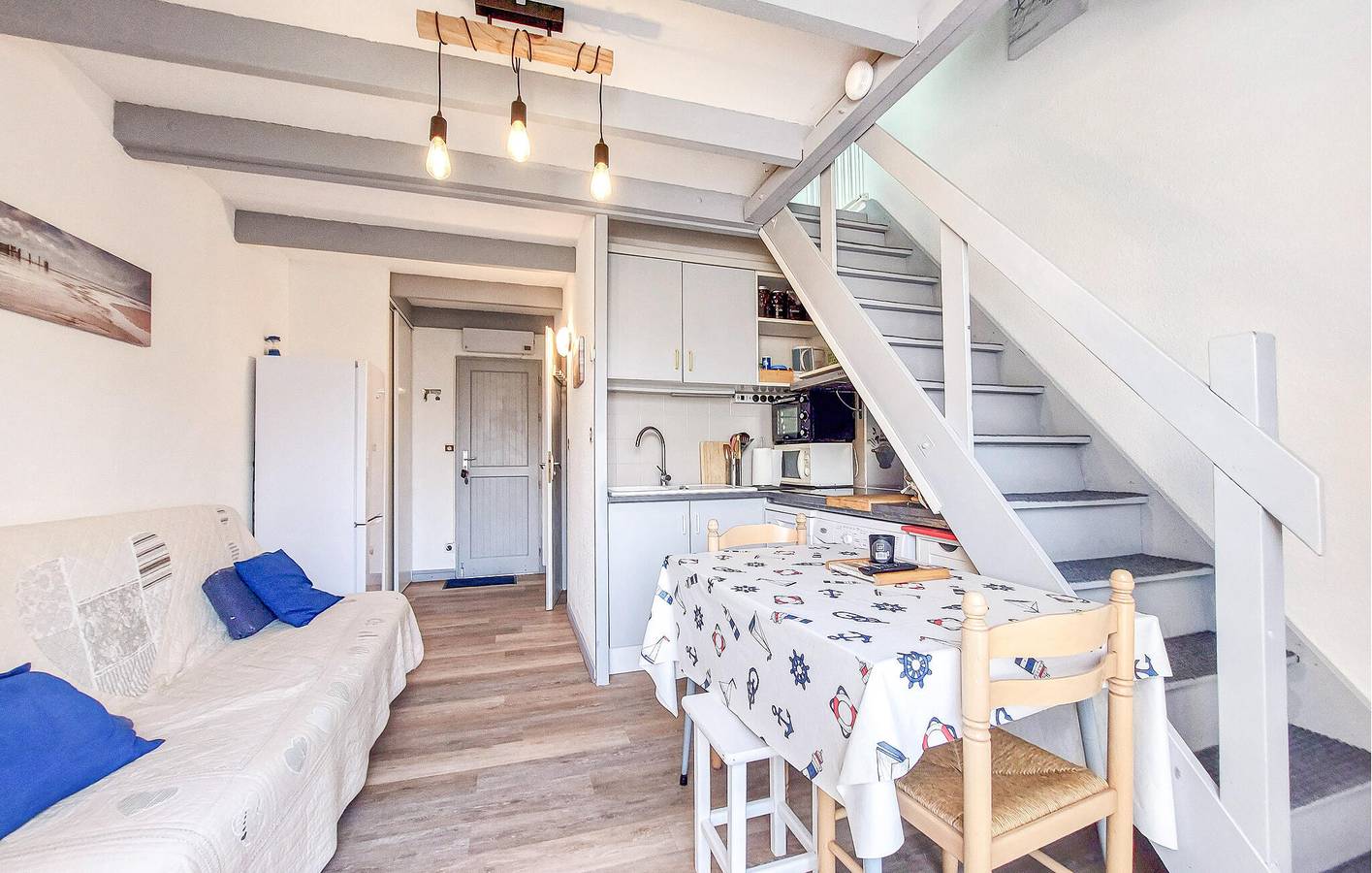 Beachside Apartment with Pool and Garden, 2km from Beach in La Palmyre, Les Mathes