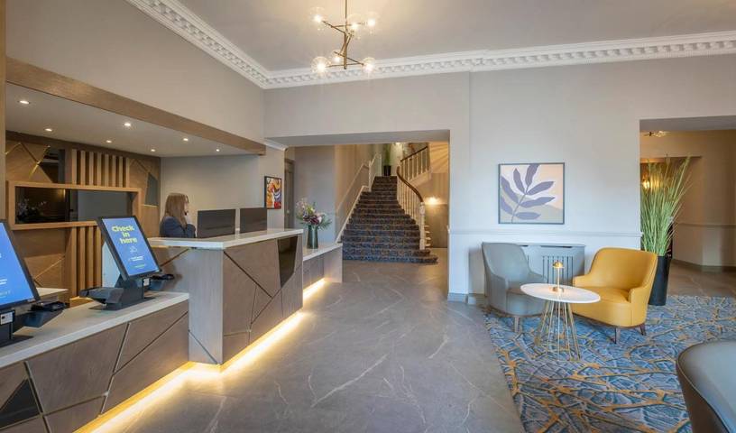 Hotel para 2 personas, con sauna y piscina para niños además de jacuzzi y piscina - 1