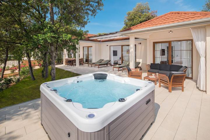 Resort per 5 persone, con giardino e terrazza nonché sauna e idromassaggio in Croazia