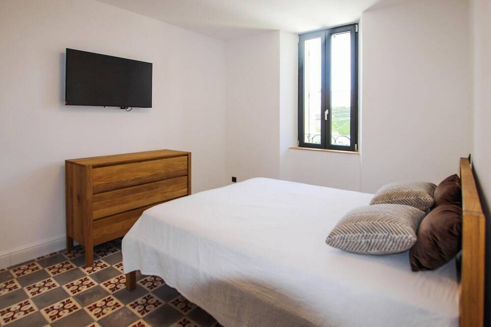 Amazing home in Carpentras with private swimming pool, can be inside or outside in Carpentras, Parque natural regional del Mont Ventoux