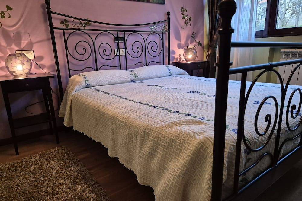 36A02 Casa Marisol Blue in Laviana, Cordillera Cantábrica