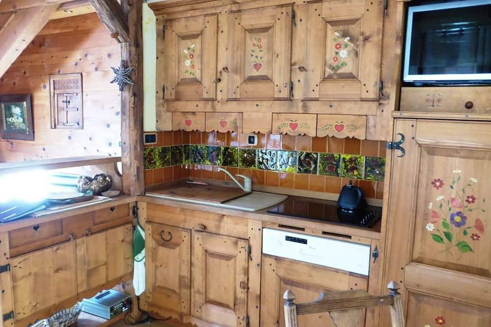 Entire apartment, Charming 2Br Apartment in Arêches-Beaufort, Ski-In Village, Comfort for 5 in Arêches, Beaufort (Rhône-Alpes)