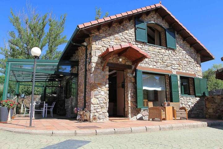 Casa rural para 8 personas, con jardín y piscina en La Pola de Gordón