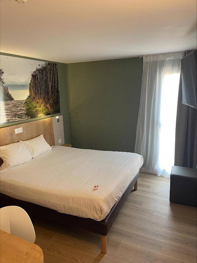 Hôtel pour 2 personnes, avec jardin ainsi que piscine et vue à Villeneuve-lès-Béziers - 3