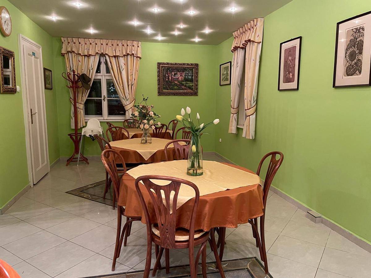 Party Villa Holiday Rent Balatonfoldvar in Balatonföldvar, Plattensee Südufer