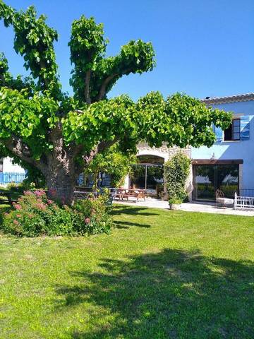 Location de vacances pour 15 personnes, avec vue et terrasse à Richerenches