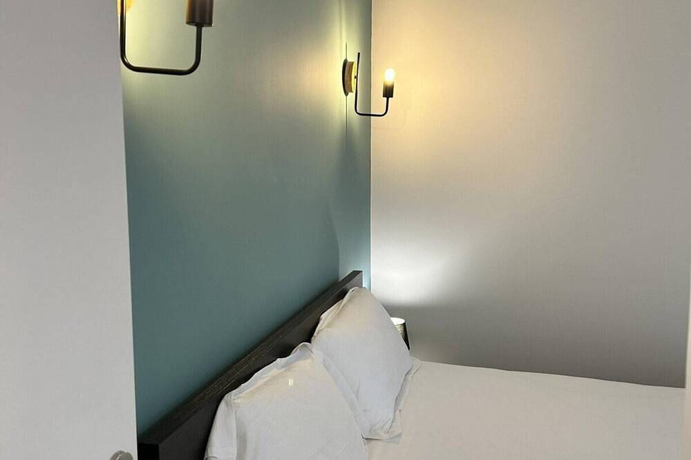 Entire apartment, Apartment 4 persons air-conditioned 1 bedroom + sofa bed Puy de Pourcharet A04 in Châtel-Guyon, Volcans d'Auvergne Regional Nature Park