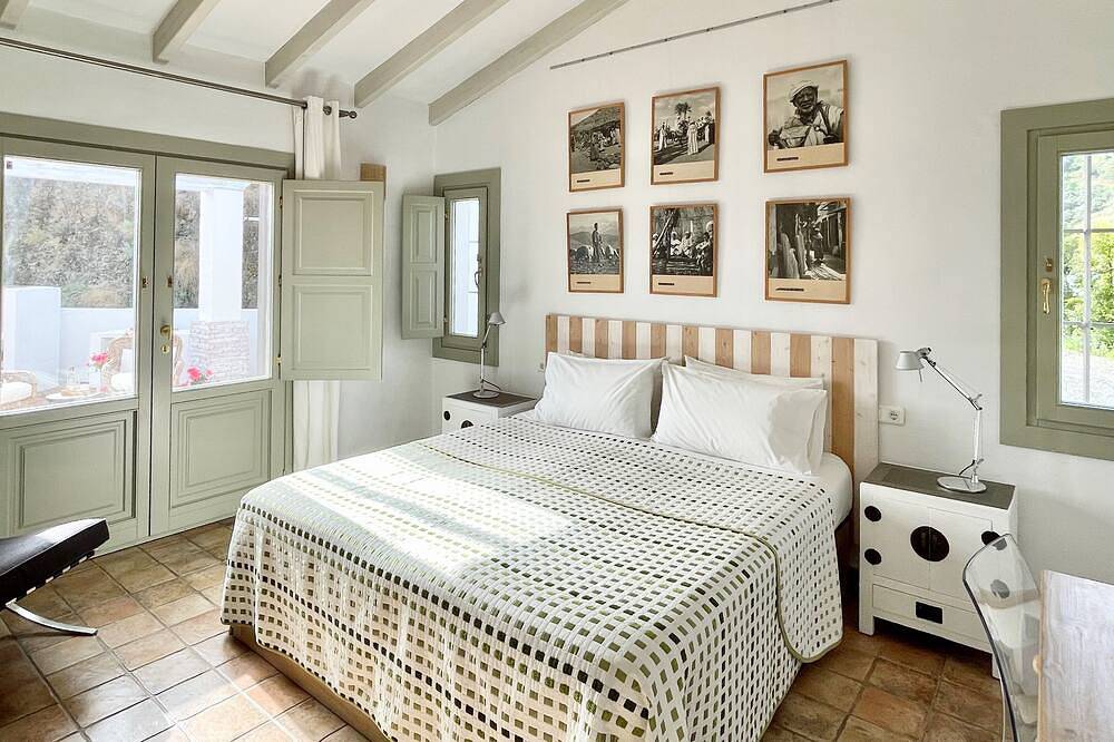 Andalusian private villa with pool and Views, A/C & Wifi in Guaro, Sierra de las Nieves