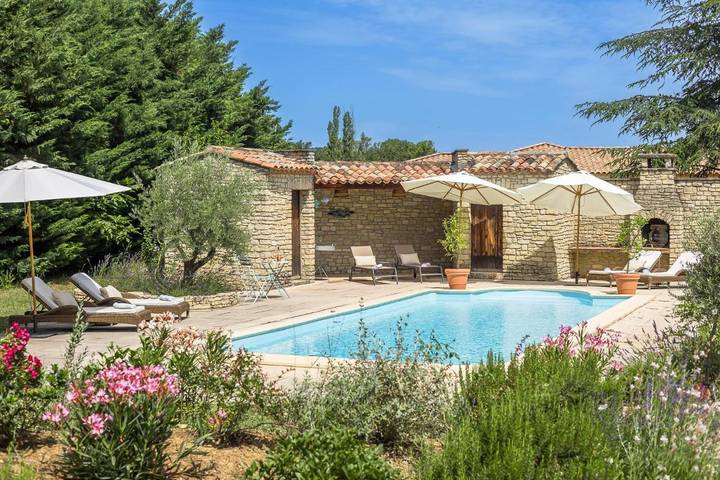 Chambre d’hôte pour 2 personnes, avec terrasse et jardin ainsi que vue et piscine