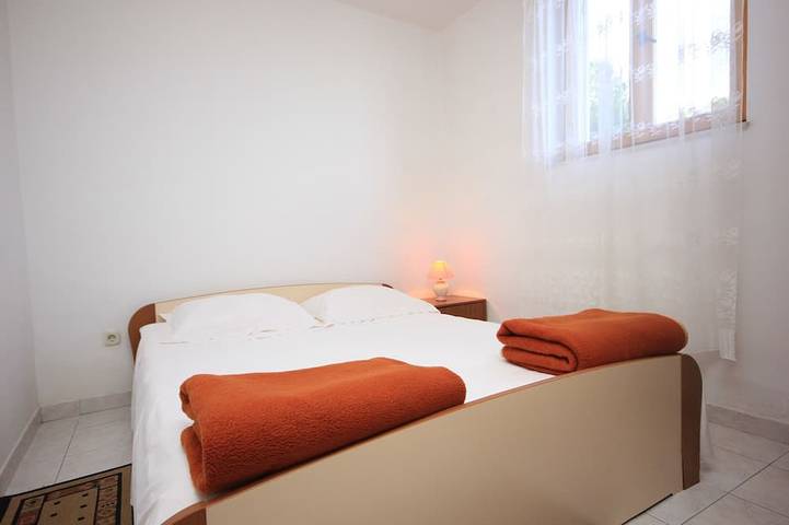 Ganze Wohnung, 1-Zimmer-Ferienwohnung mit Terrasse Vis in Vis Stadt, Vis (Dalmatien)