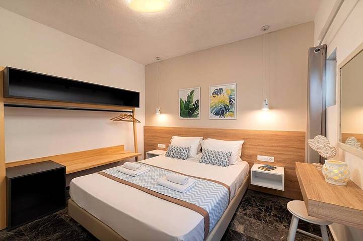 Ganze Wohnung, Welcome Apts laid just 1600m away from the longest sandy beach of northern Crete and the touristic Georgioupolis Town, offering great views to the Cretan Sea and the White Mountains.  Welcome Apts is ideal for couples, families, a group of families or a g in Georgioupoli, Chania und Umgebung