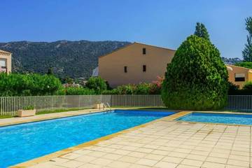 Gîte pour 4 personnes, avec piscine et terrasse dans Plage Saint-Clair