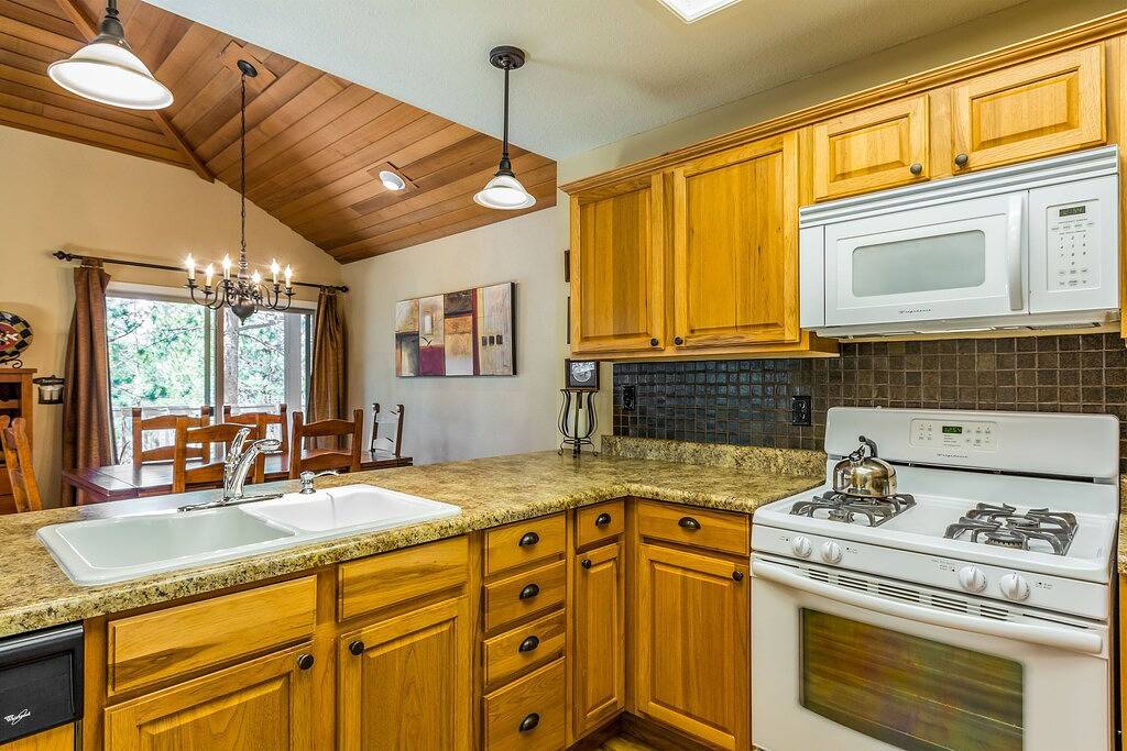 Kurzer Fußweg zum Deschutes River, voll geschlossenes Deck, Fahrräder, Whirlpool in Sunriver, Deschutes County