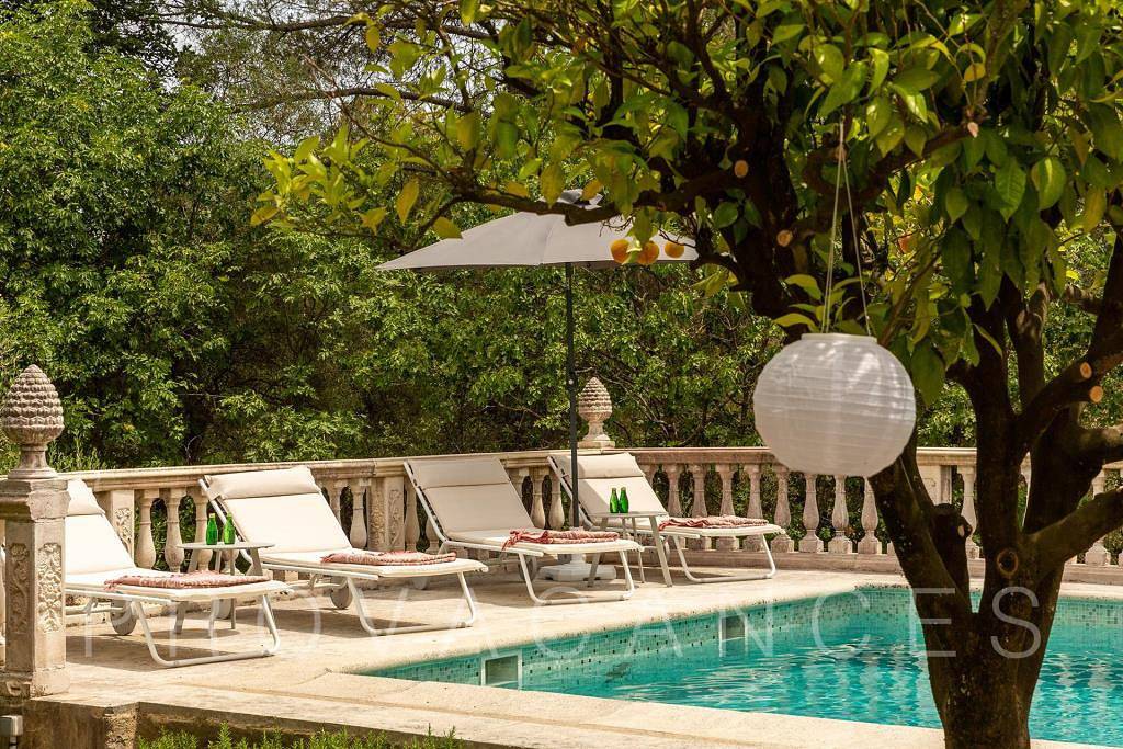 Charming stone house with pool on the outskirts of Tourrettes-sur-Loup in Tourrettes-sur-Loup, Region de Cannes