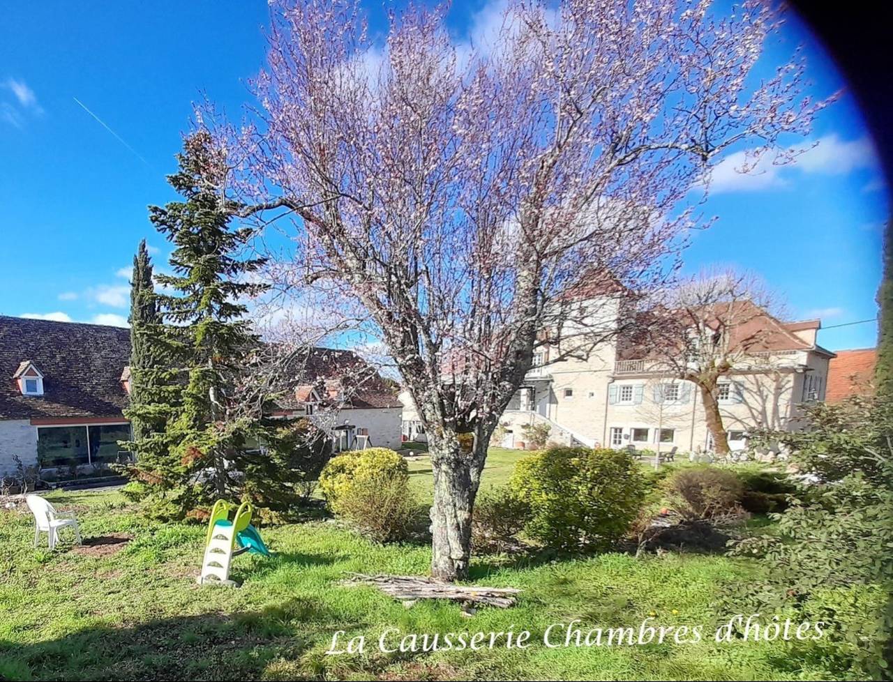 Suite chbres d'hôtes +pisc. intérieure pour vous seuls - Pour vous seulement ! in Gramat, Massif central