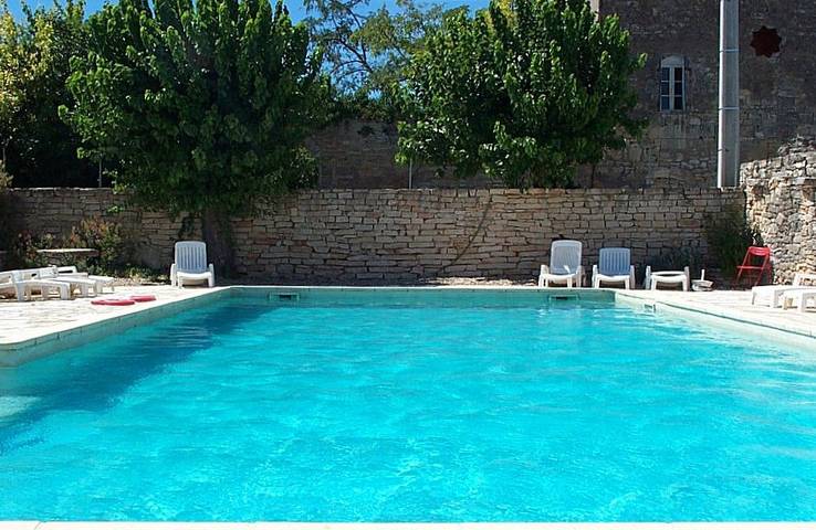 Gîte pour 6 personnes, avec terrasse ainsi que piscine et jardin à Le Garn - 2