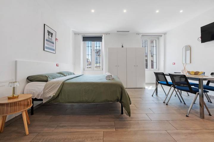 Entire studio, Studio Apartment 'Monolocale Red' with Wi-Fi and Air Conditioning in Delebio (Town), Delebio