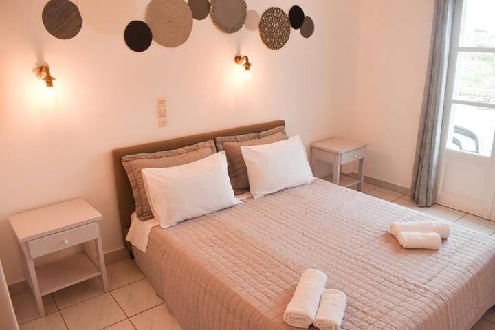 Maison d’hôte pour 3 personnes, avec Balcon et Terrasse ainsi que Jardin et Vue dans Náoussa - 2