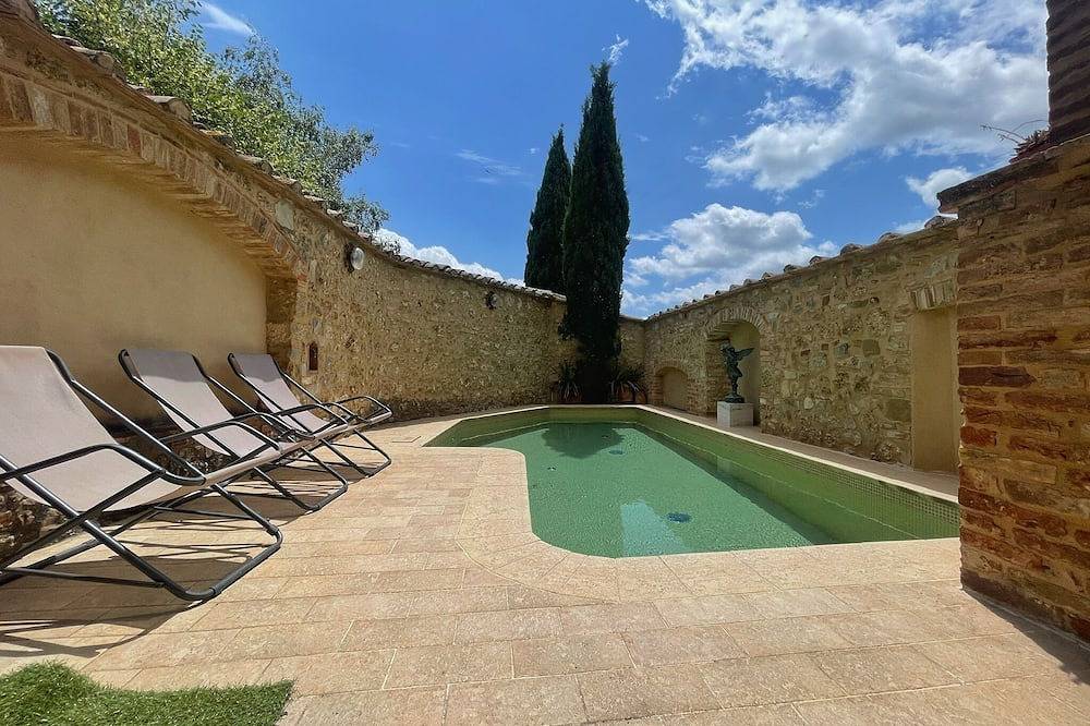 Spaziosa casa tra Siena e Firenze con piscina privata, aria condizionata e Wi-Fi in Radicondoli, Siena e dintorni
