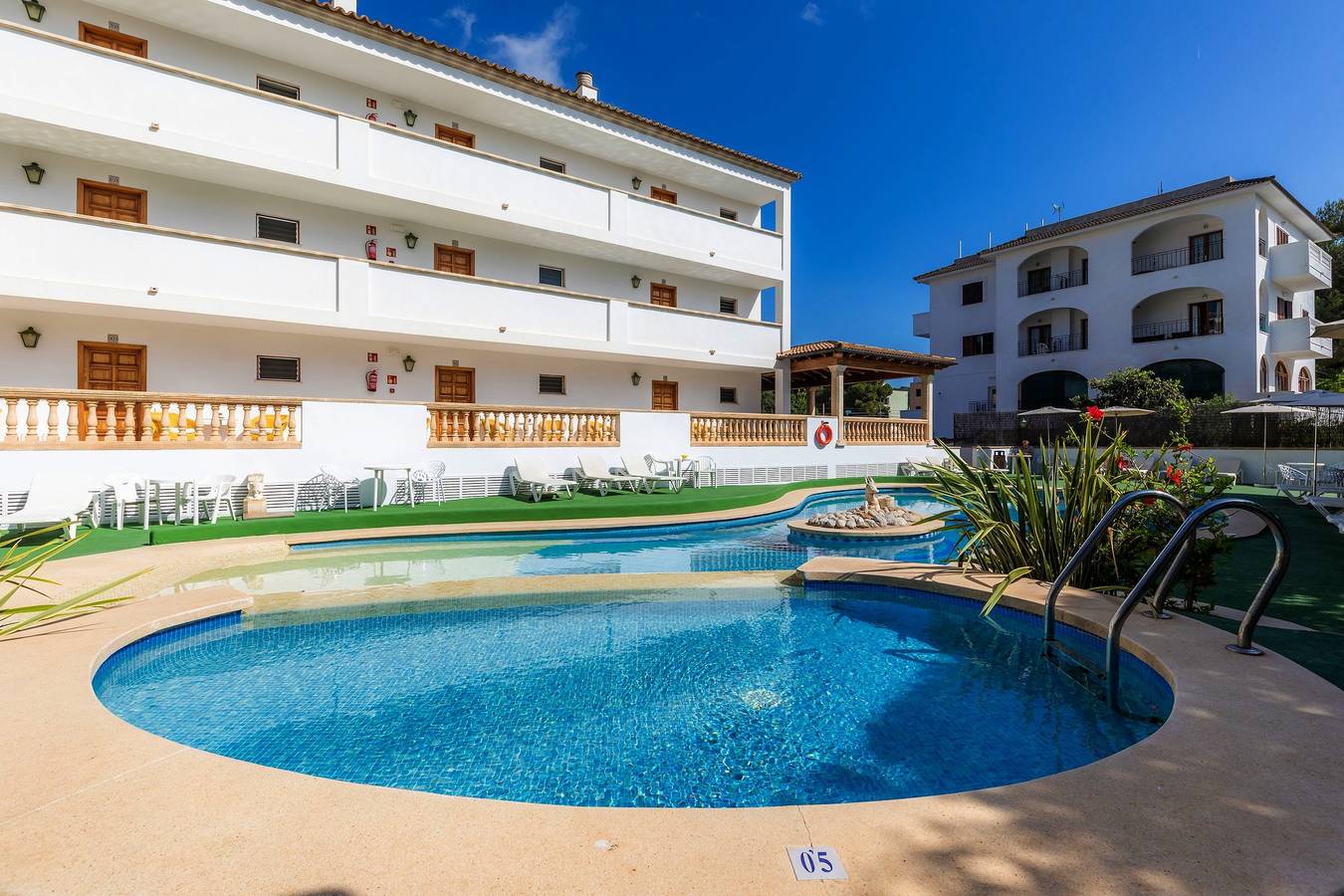 Apartamento entero, Apartamento cerca de la playa con piscina, terraza privada, aire acondicionado y Wi-Fi in Canyamel, Capdepera