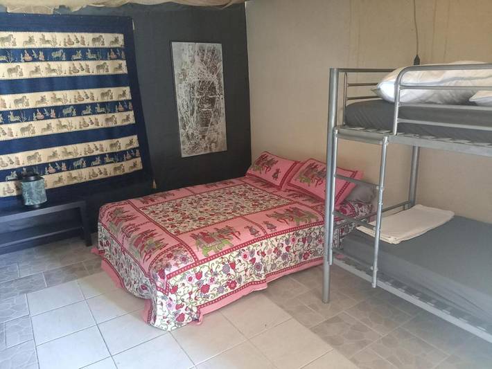 Gîte pour 2 personnes, avec Terrasse et Jardin ainsi que Piscine et Vue à Colonzelle - 3