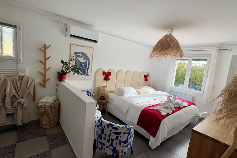 Ganze Wohnung, Casa Amor & Spa - Suite Romantique Loveroom Jacuzzi Privatif et Petits Déjeuners in Montfort-sur-Argens, Brignoles Region