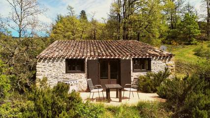 Gîte pour 2 personnes, avec terrasse ainsi que jardin et piscine, animaux acceptés dans Occitanie