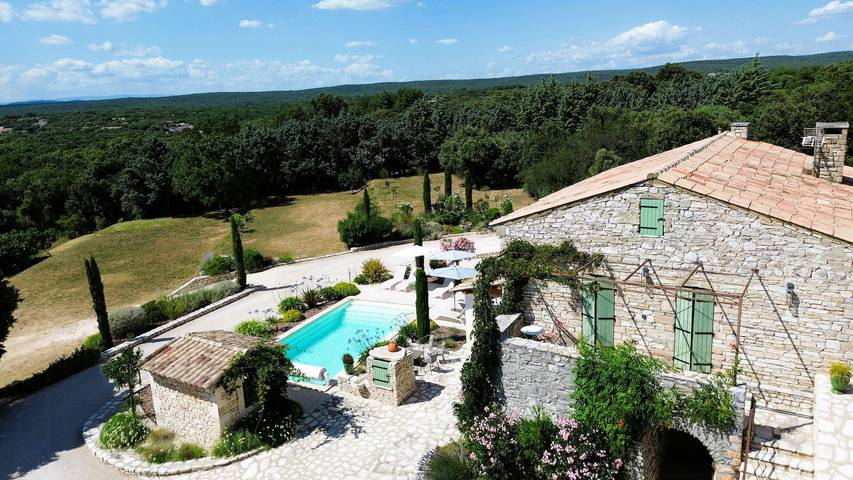 Location de vacances pour 8 personnes, avec Terrasse et Jardin à Orgnac-l'Aven