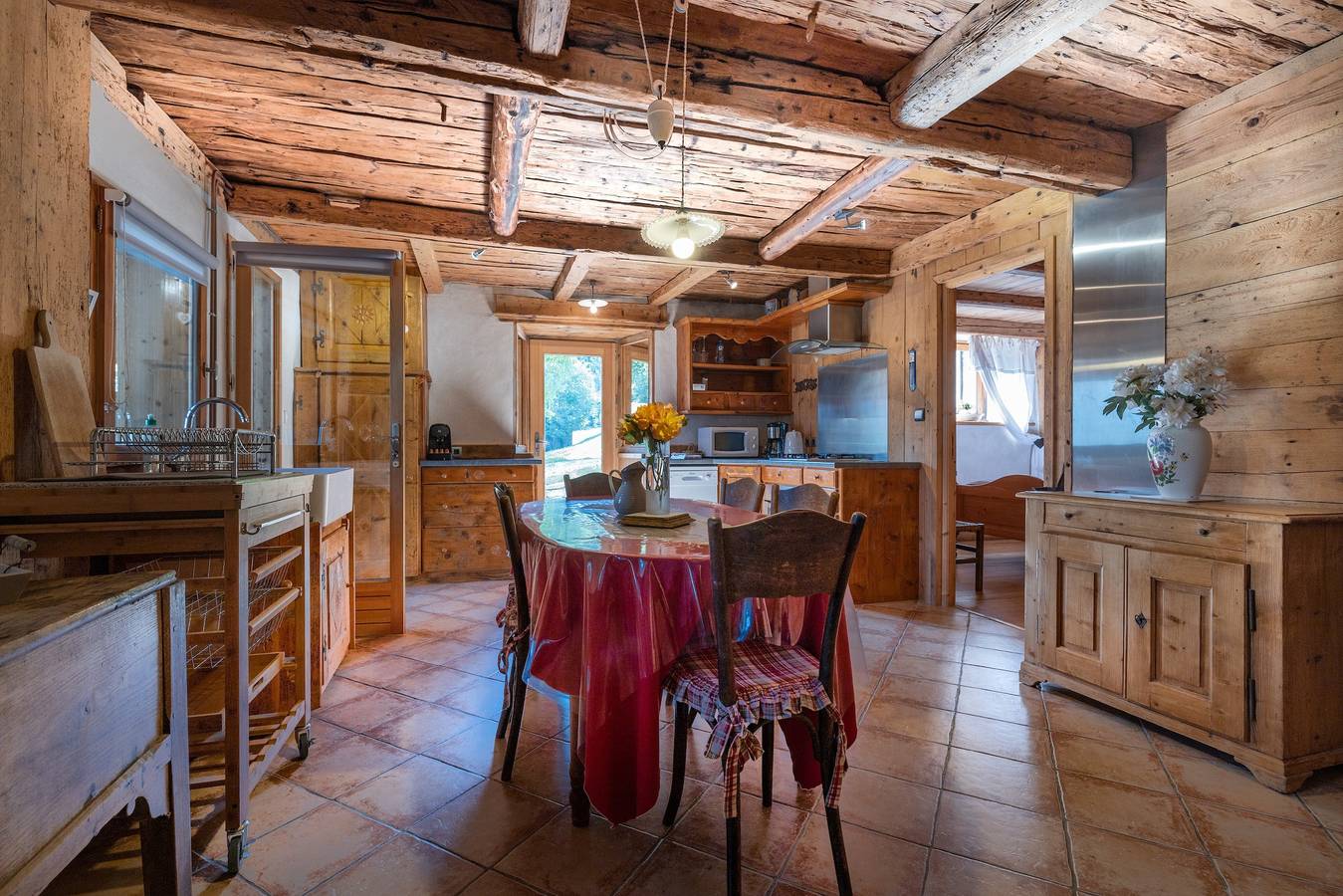 Appartement entier, Appartement 'Ferme de Faustine' avec piscine chauffée partagée et Wi-Fi in Saint-Gervais-les-Bains, Pays du Mont-Blanc