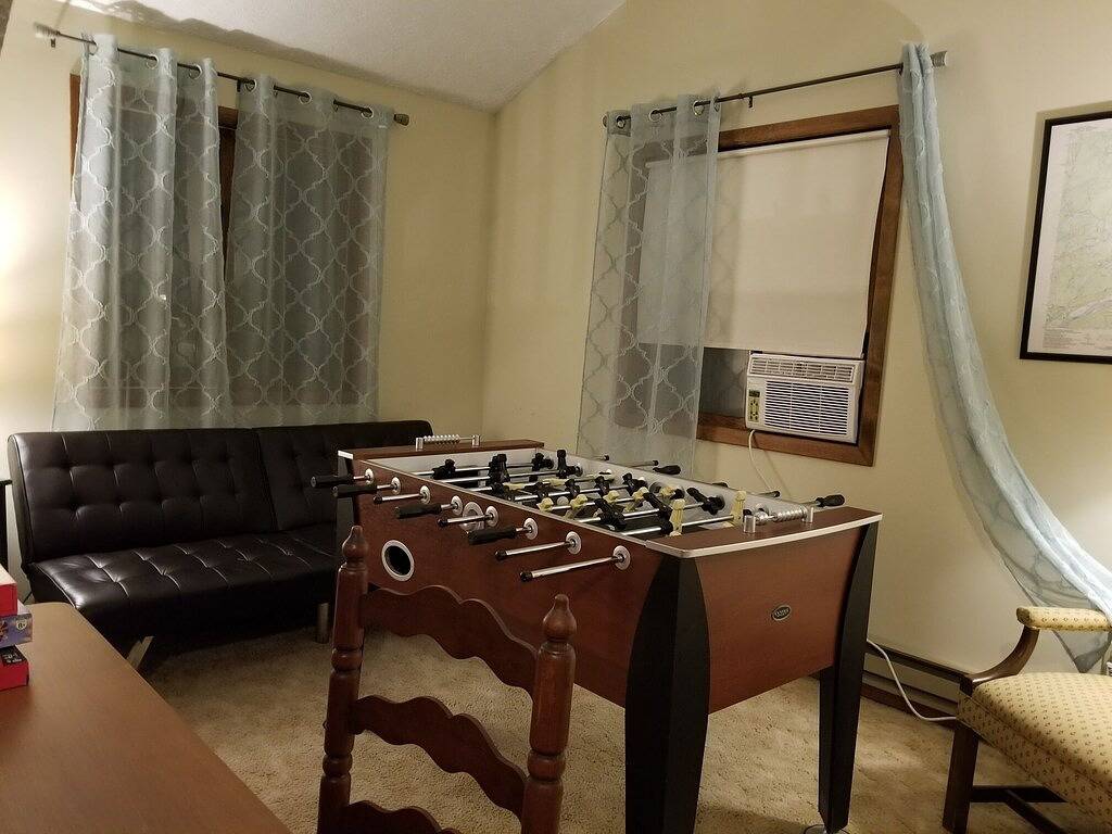 Gemütliche Ferienhütte mit Innen- und Außenpools, Whirlpools, Tennis, Skifahren und vielem mehr in Saw Creek, Pike County