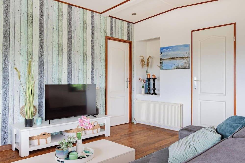 Gorgeous 3-bedroom chalet in wonderful tranquil Erm perfect for relaxing getaway in Drenthe