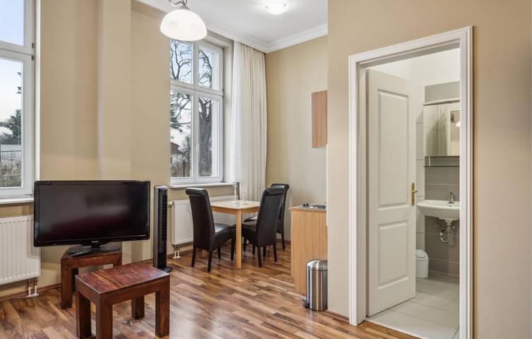 Ganze Ferienwohnung, Gemütliche Wohnung mit TV, Küche & Parkplatz - Anklam 700m in Anklam, Vorpommern Greifswald
