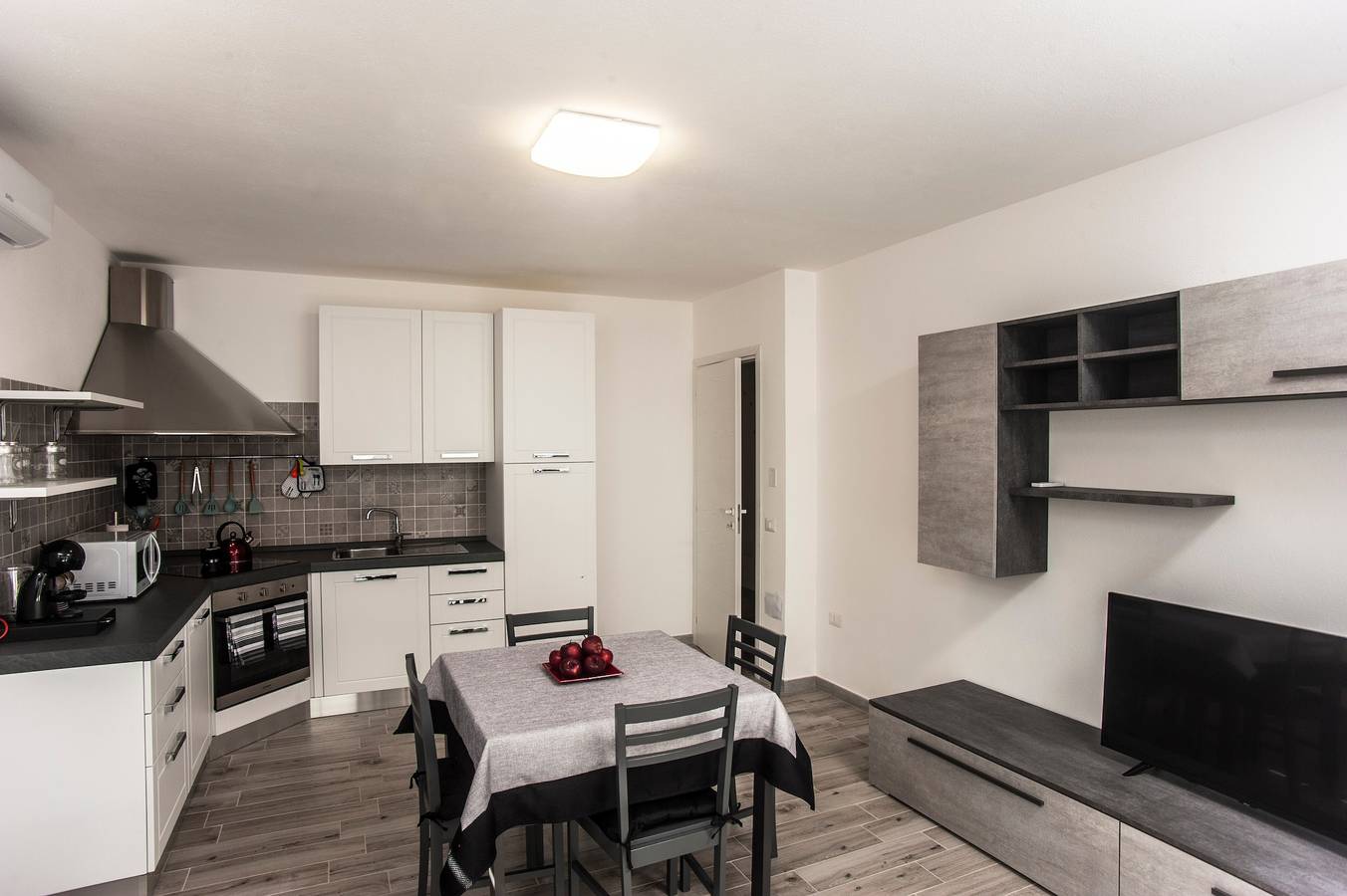 Ganze Wohnung, Ferienwohnung "Villa Farfalle" mit Klimaanlage und Garten in Sarroccu/Sarroch, Sarroch