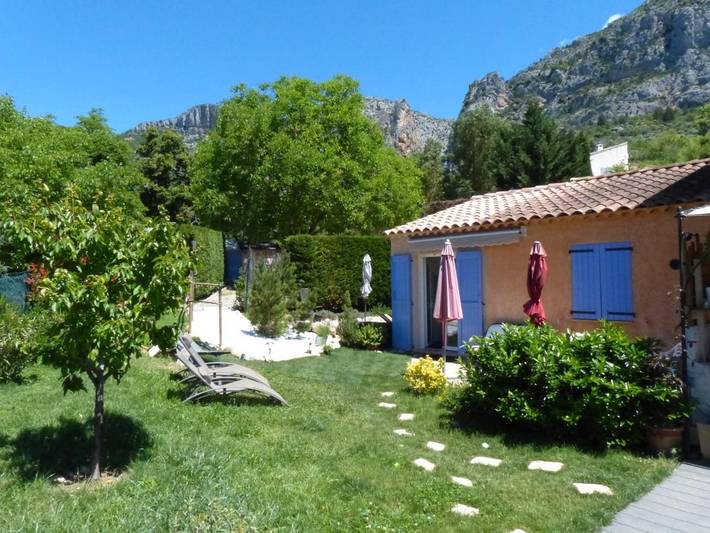 Chambre d’hôte pour 3 personnes, avec jardin ainsi que terrasse et piscine à Moustiers-Sainte-Marie - 4