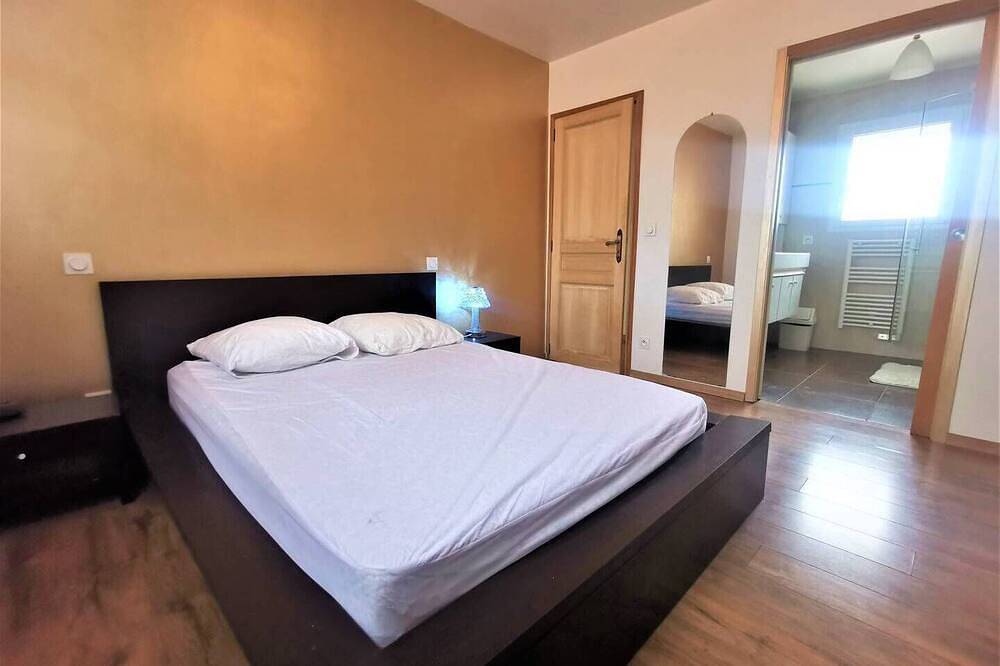 Beautiful air-conditioned villa with all comforts, private swimming pool with cascading rock,... in Elne, Côte d'Améthyste
