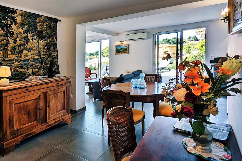 Appartement entier, Calme et Confort vue mer à 5 minutes de la plage in Carqueiranne, Côte méditerranéenne (France)