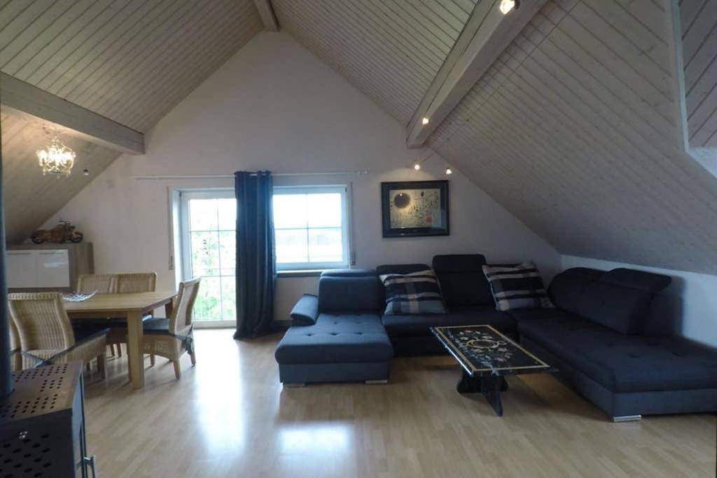 Ganze Wohnung, Ferienwohnung Leutkirch offen hell hoch schöne Aussicht in Reichenhofen, Leutkirch im Allgäu
