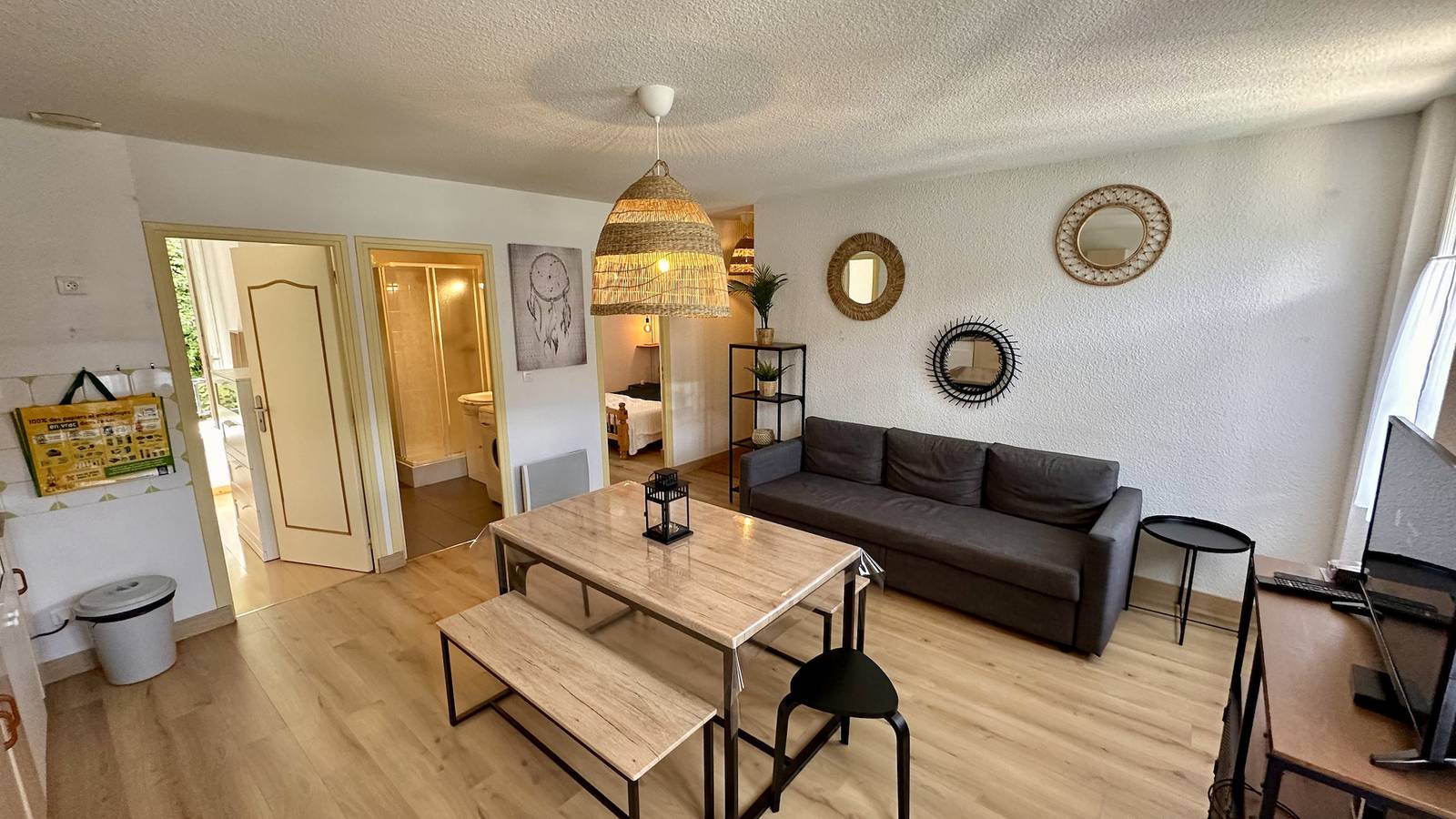 Entire apartment, L’Bonheur au Sancy - Le Mont Dore 4/6 pers in Mont-Dore, Volcans d'Auvergne Regional Nature Park